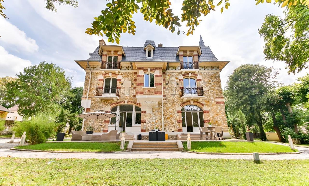 Chateau De La Feuilleraie Bed & Breakfast *
